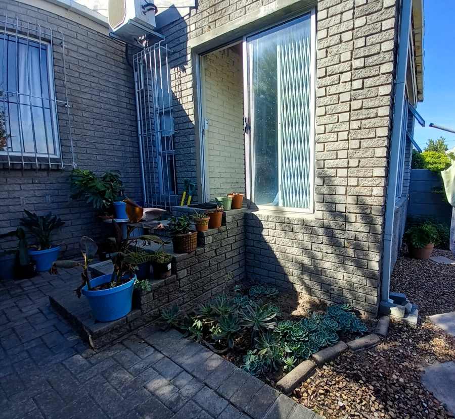 To Let 2 Bedroom Property for Rent in Goedemoed Western Cape